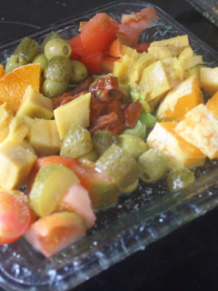Una foto de Ensalada individual de naranja y mango