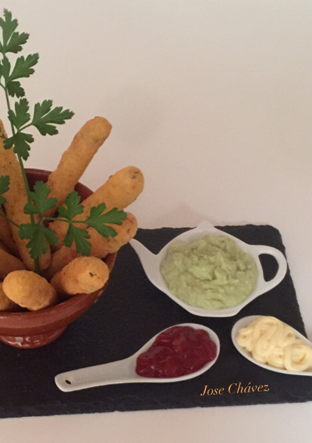 Una foto de Palitos de Papas crujientes con queso y jamón