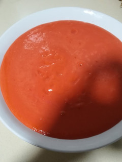 Una foto de Salmorejo de remolacha