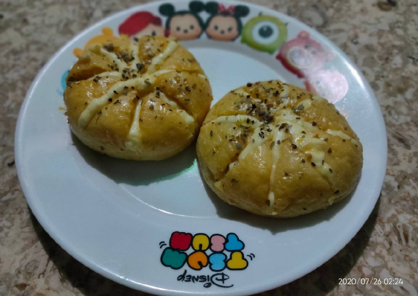 Korean Garlic Cheese Bread