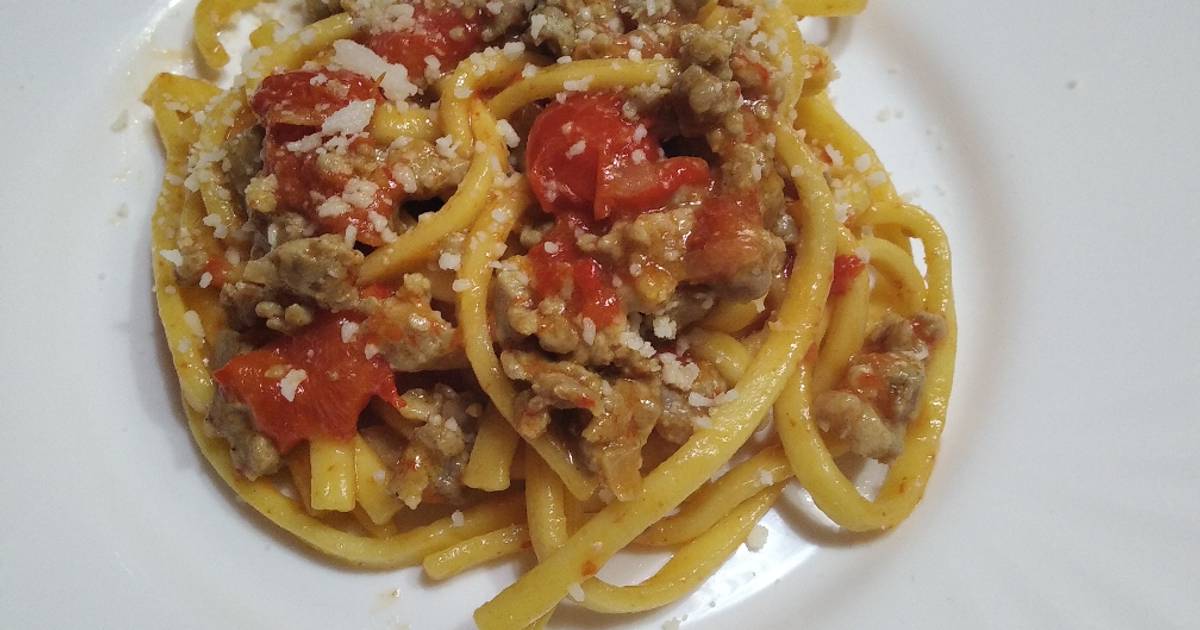 Ricetta Scialatielli con salsiccia, peperoni pomodorini e zafferano di