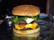 Una foto de hamburguesa caseras