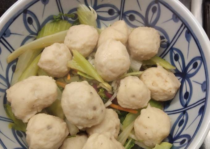 Resep Bakso Ayam Campuran Sayur  (Chicken meatballs and mixtures veggies) yang Bisa Manjain Lidah