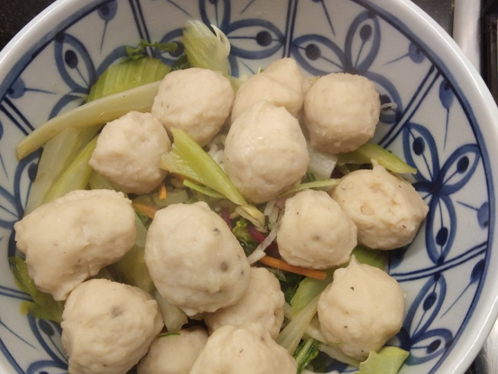 Resep Bakso Ayam Campuran Sayur  (Chicken meatballs and mixtures veggies) yang Bisa Manjain Lidah