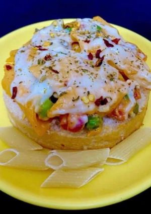 पास्ता बन पिज़्ज़ा(Pasta ban pizza recipe in hindi) रेसिपी मुख्य फोटो