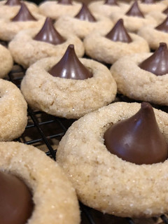A picture of Linda’s Peanut Blossoms.