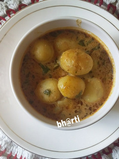 दम आलू (Dum aloo recipe in Hindi) रेसिपी मुख्य फोटो