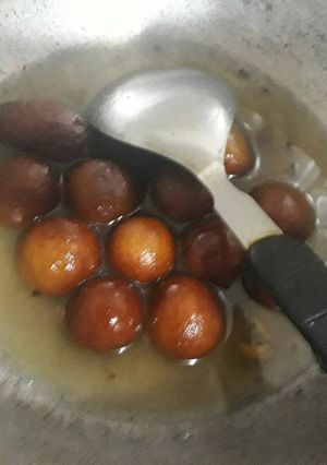 A picture of Gulab jamun.