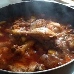 A picture of Chicken guisado.