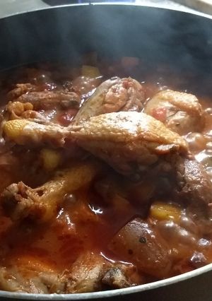 A picture of Chicken guisado.