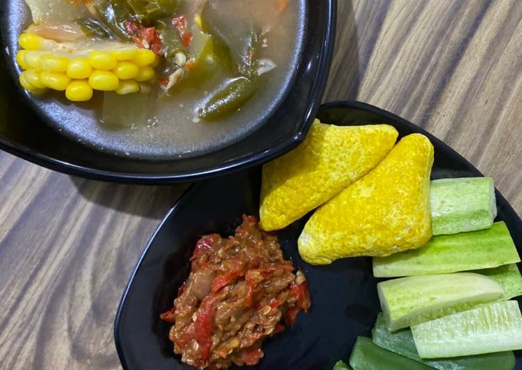 Sambel Terasi dengan lalapan