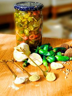 عکسی از دستور ترشی فلفل سبز تند