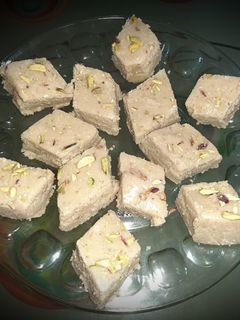 માંડવી પાક (Mandvi Paak Recipe In Gujarati) રેસીપી મુખ્ય ફોટો