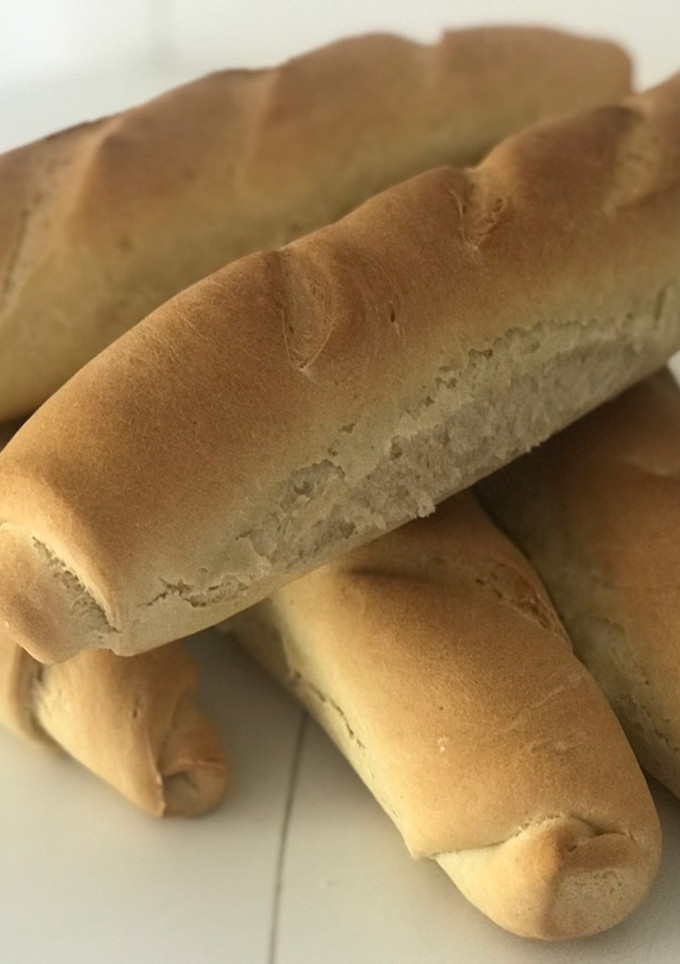 Una foto de Pan en barra o baguette fácil y rico