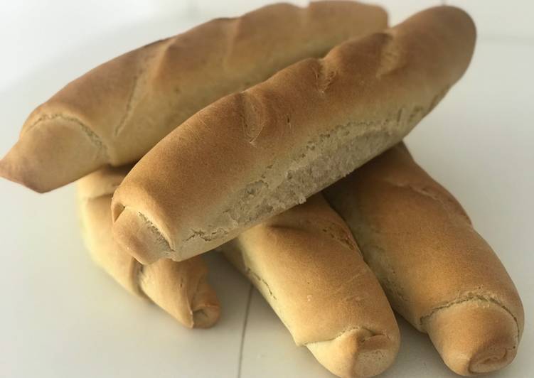Pan en barra o baguette fácil y rico