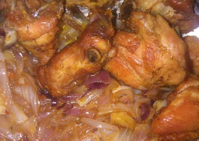 Fried chicken with onions