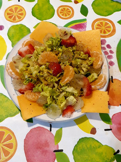 Una foto de Ensalada de lechuga con frutos carnosos