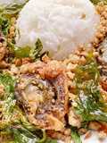 ไข่เยี่ยวม้าฟูกะเพรากรอบราดข้าว 🌿Stir fried century egg with crispy basil 🌿