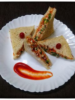 प्रोटीन सँडविच (Protein sandwich recipe in marathi) रेसिपी चे मुख्य फोटो 