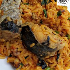 A picture of Jollof rice with iru.