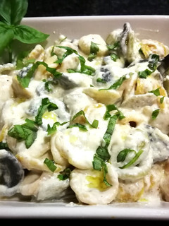 Una foto de Orecchiette de verdura con salsa griega a la pimienta - fácil