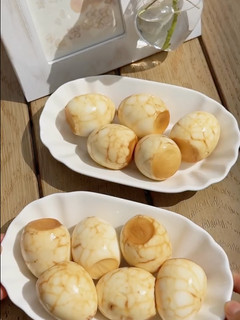 A picture of Chinese tea eggs.