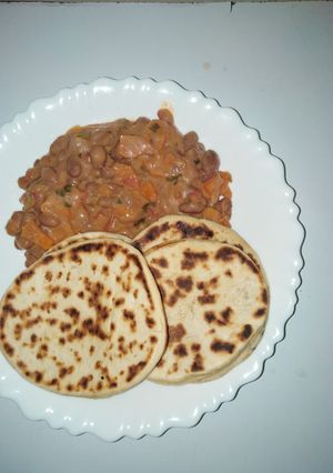 A picture of Mkate wa tandoori with coconut bean stew.