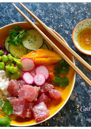 Une photo de Poke Bowl Au Thon Sashimi