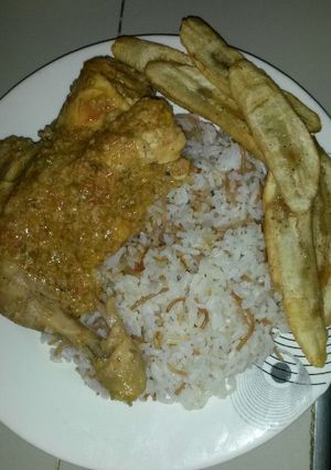 Una foto de Pollo Guisado en leche de Coco