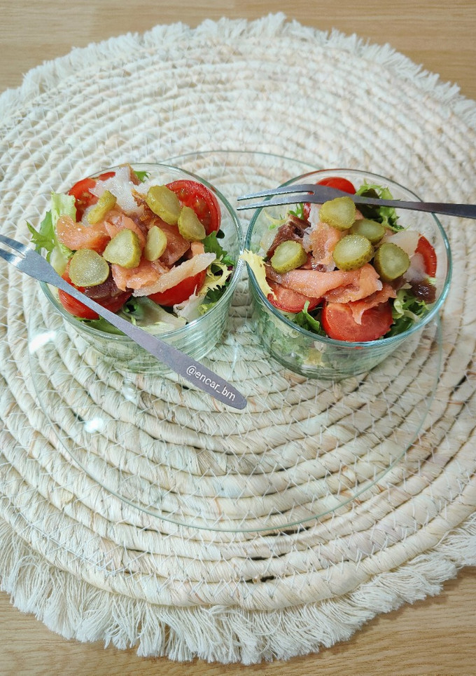 Una foto de Ensalada gourmet con ahumados