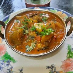 A picture of Brinjal potato 🥔 gravy.