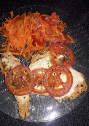Una foto de Pechuga a la plancha tipo napolitana😋