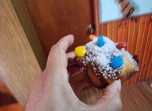 Una foto de Muffins con dulce de leche, coco y rocklets