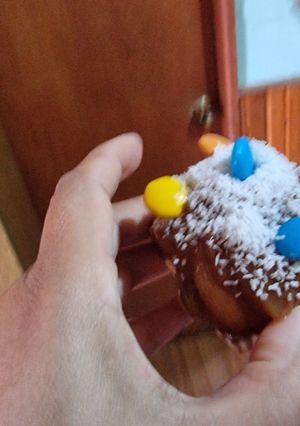 Una foto de Muffins con dulce de leche, coco y rocklets