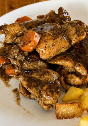 Una foto de Pollo en salsa de olivada de Aragón