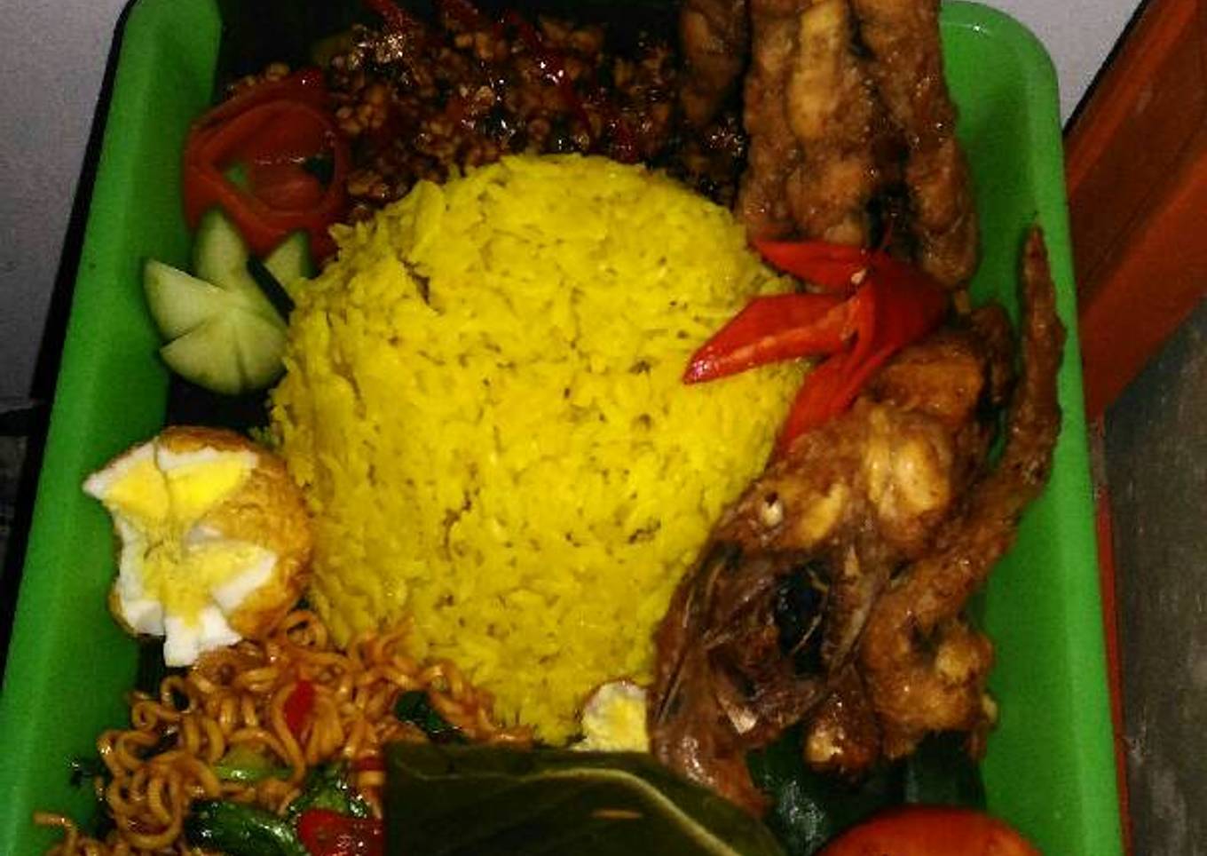 Nasi kuning special gurih