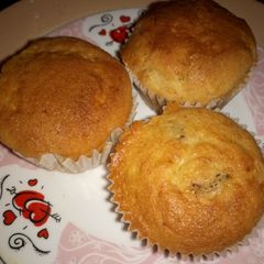A picture of Raisins cupcake.