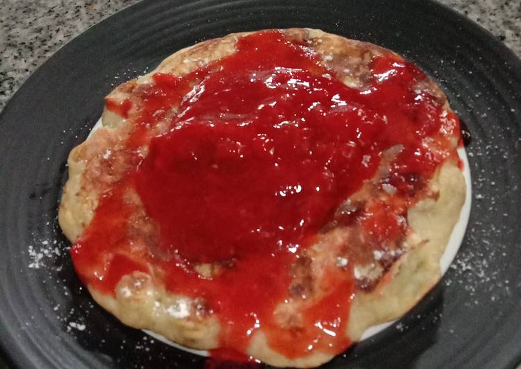 Pancake pisang selai strawberry