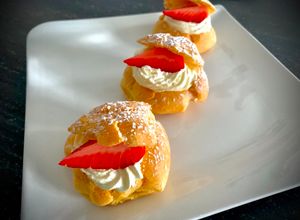 Foto di Bignè con crema al mascarpone e fragole
