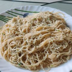 A picture of Spaghetti Aglio e Olio.
