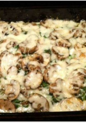 A picture of Spinach and mushroom chicken.