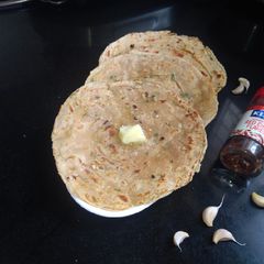 A picture of Chilli garlic butter paratha.