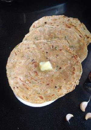 A picture of Chilli garlic butter paratha.