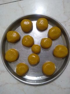 મેંગો પેંડા(mango penda recipe in Gujarati) રેસીપી મુખ્ય ફોટો