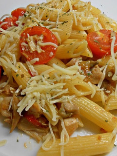 Foto principal de Pasta con pollo y albahaca
