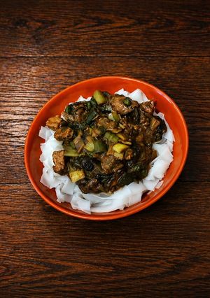 Leek Spin 🍜 Doenjang on Thyme [Vegan] Reisnudeln mit Gemüse und Pilzen Rezepthauptbild
