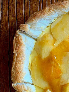 Una foto de Hojaldre con crema pastelera y fruta