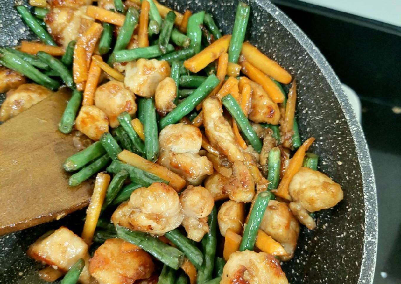 93. Stir Fried Chicken, Green bean, Carrots and Cashew