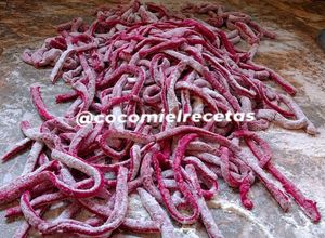 Una foto de 🍝💗 Fideos de Remolacha Caseros con Salsa Casera 💗🍝
