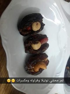صورة لوصفة تمر محشي نوتيلا وفراوله ومكسرات